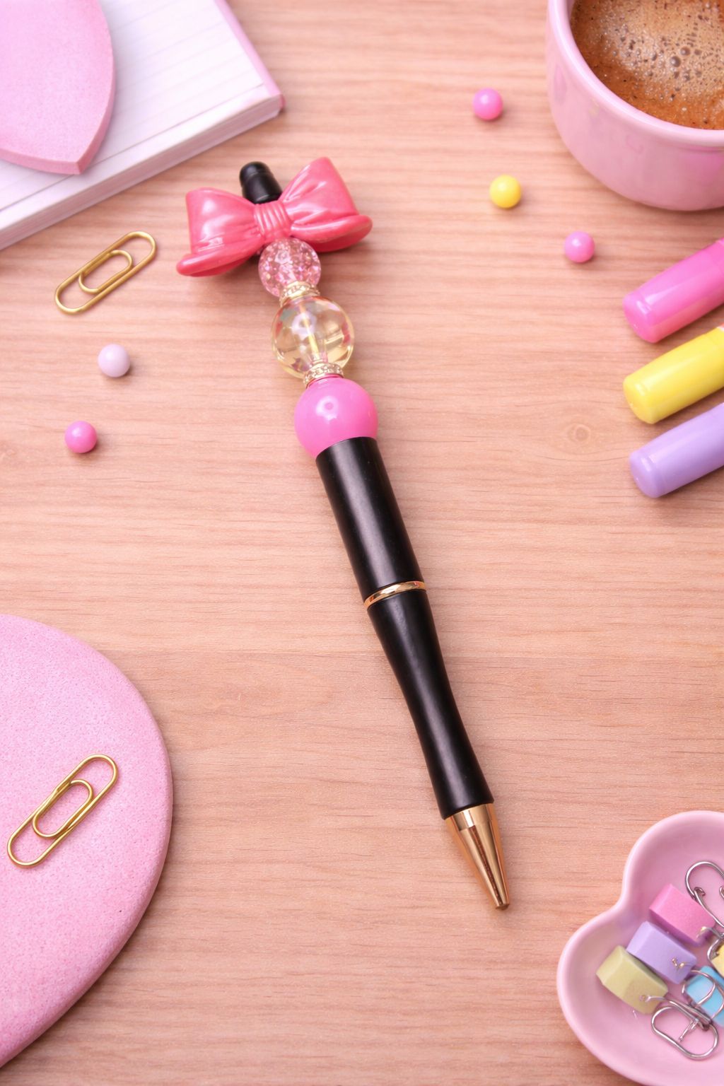 Black  "Pink Stand Bow" Focal Pen
